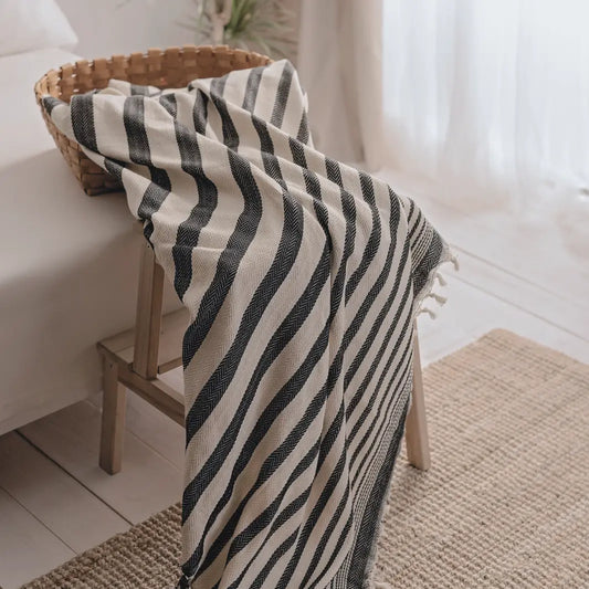 Moa - 100% organic cotton blankets - Cream w/Large black stipes