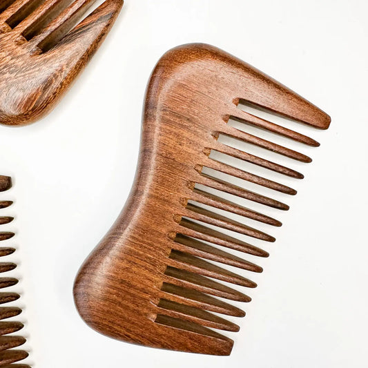 Smile boutiques - sandalwood comb